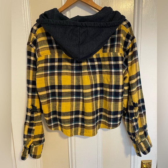 American Eagle cropped plaid shirt with hood, size M. - Picture 2 of 5